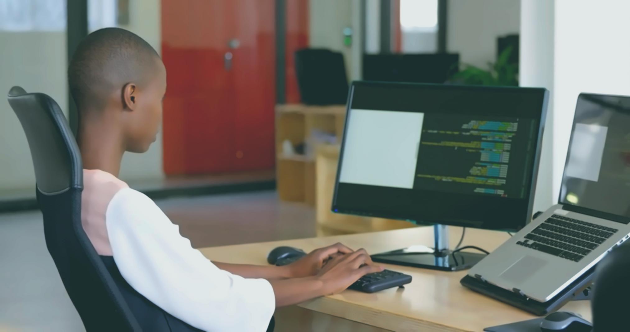 Sesión de trabajo analizando métricas y comportamiento de jugadores en tiempo real